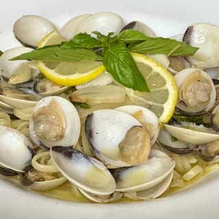 Lingini w/ Clam Sauce