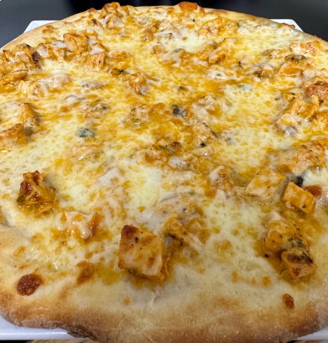 Buffalo Chicken Pizza 16".