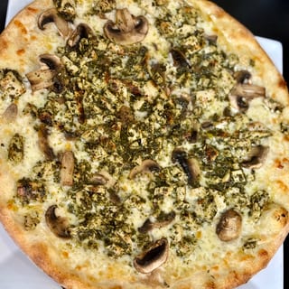 Nonna's Favorite Pizza 16"